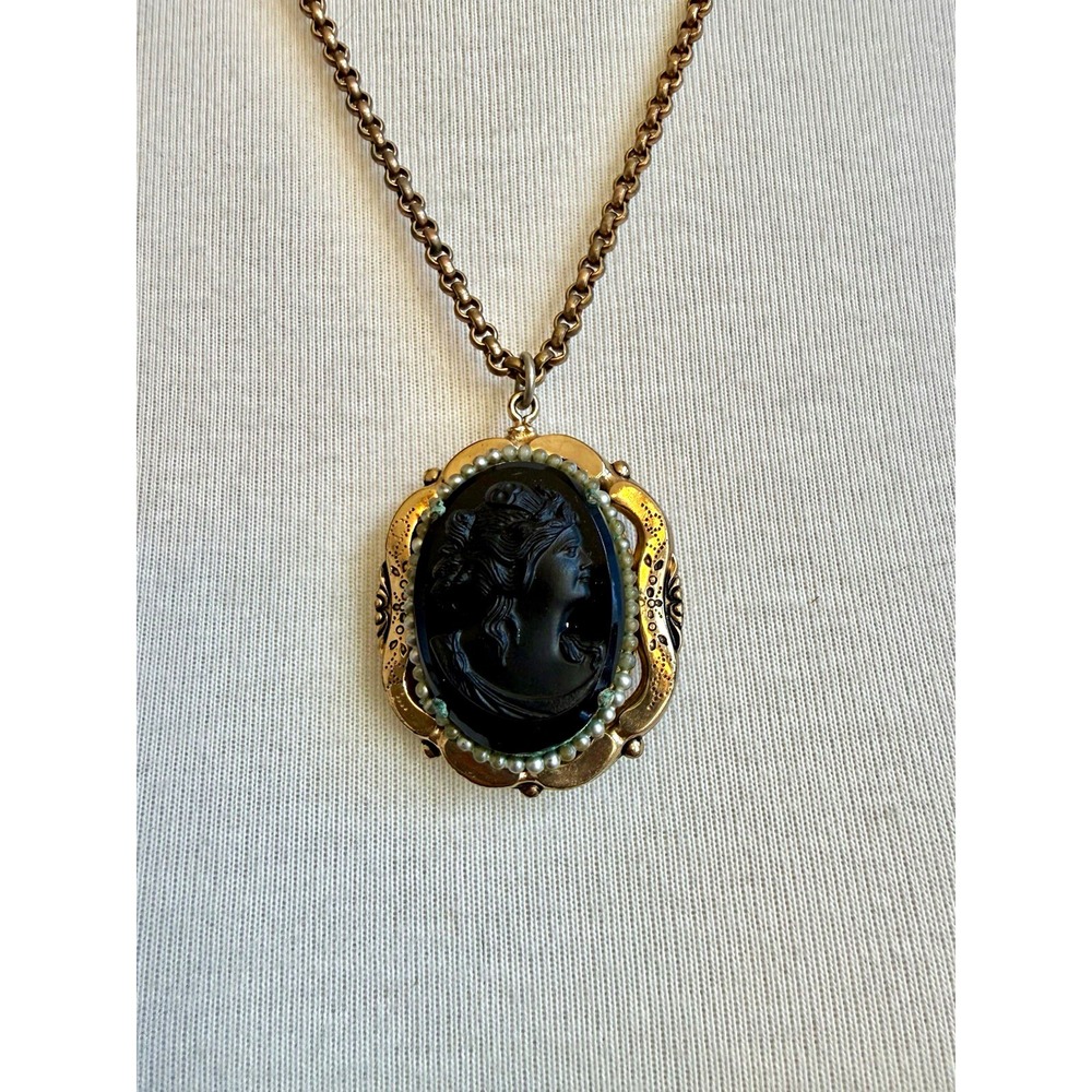 Vtg Coro Signed Black Glass Cameo Photo Locket Necklace Ornate Gold Tone Pearls